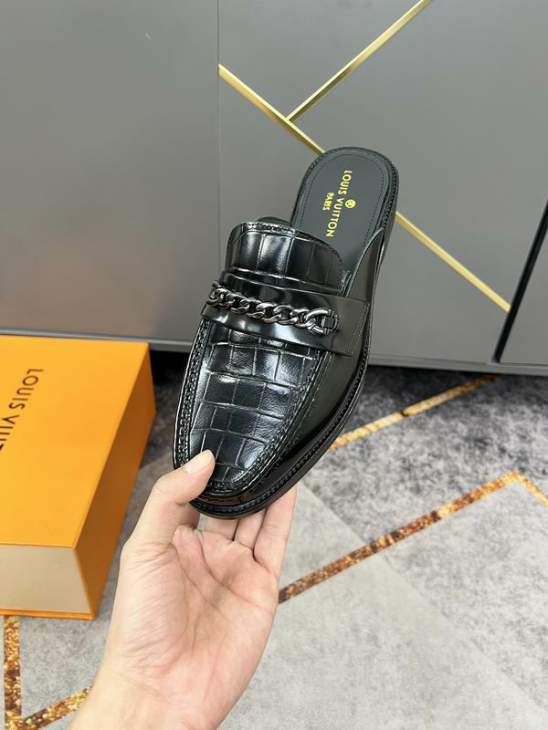 Picture of Louis Vuitton Slippers _SKULVsz38-45mnf01011459
